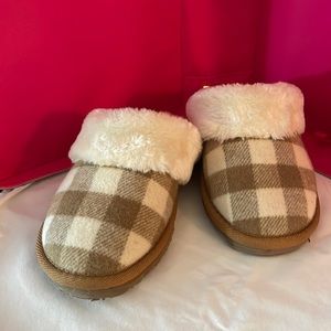 Women’s Slippers